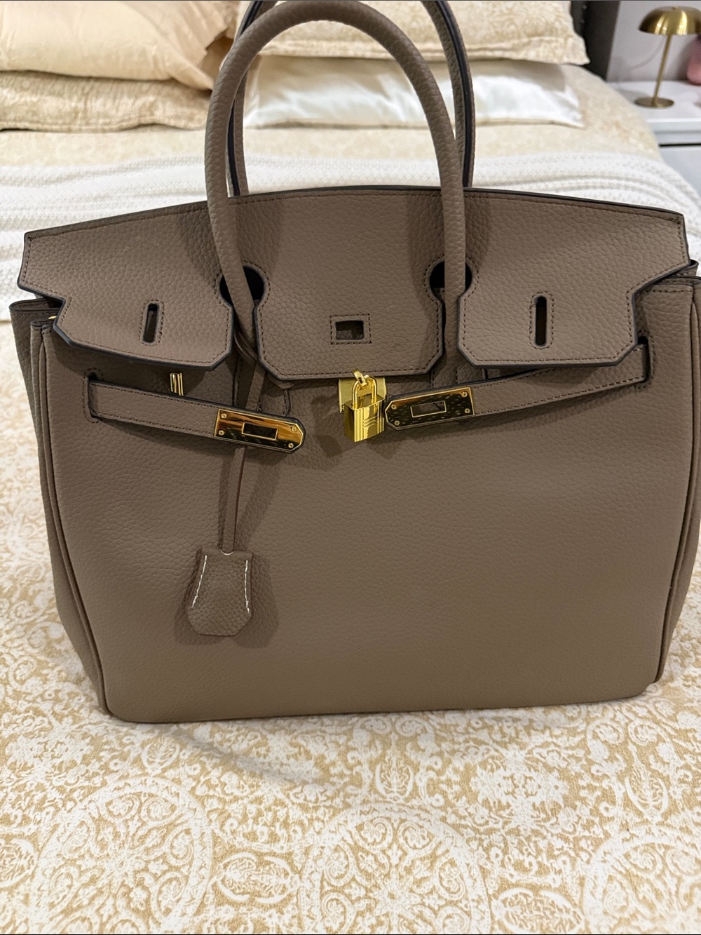 Beautiful work, and every day bag . Size 30 brand new . It is too big for me .